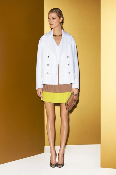 Look 16